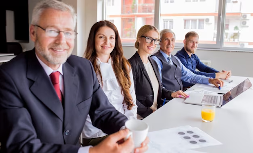Para montar sociedade empresarial é preciso contar com uma contabilidade, escolher um sócio e definir o tipo de sociedade.